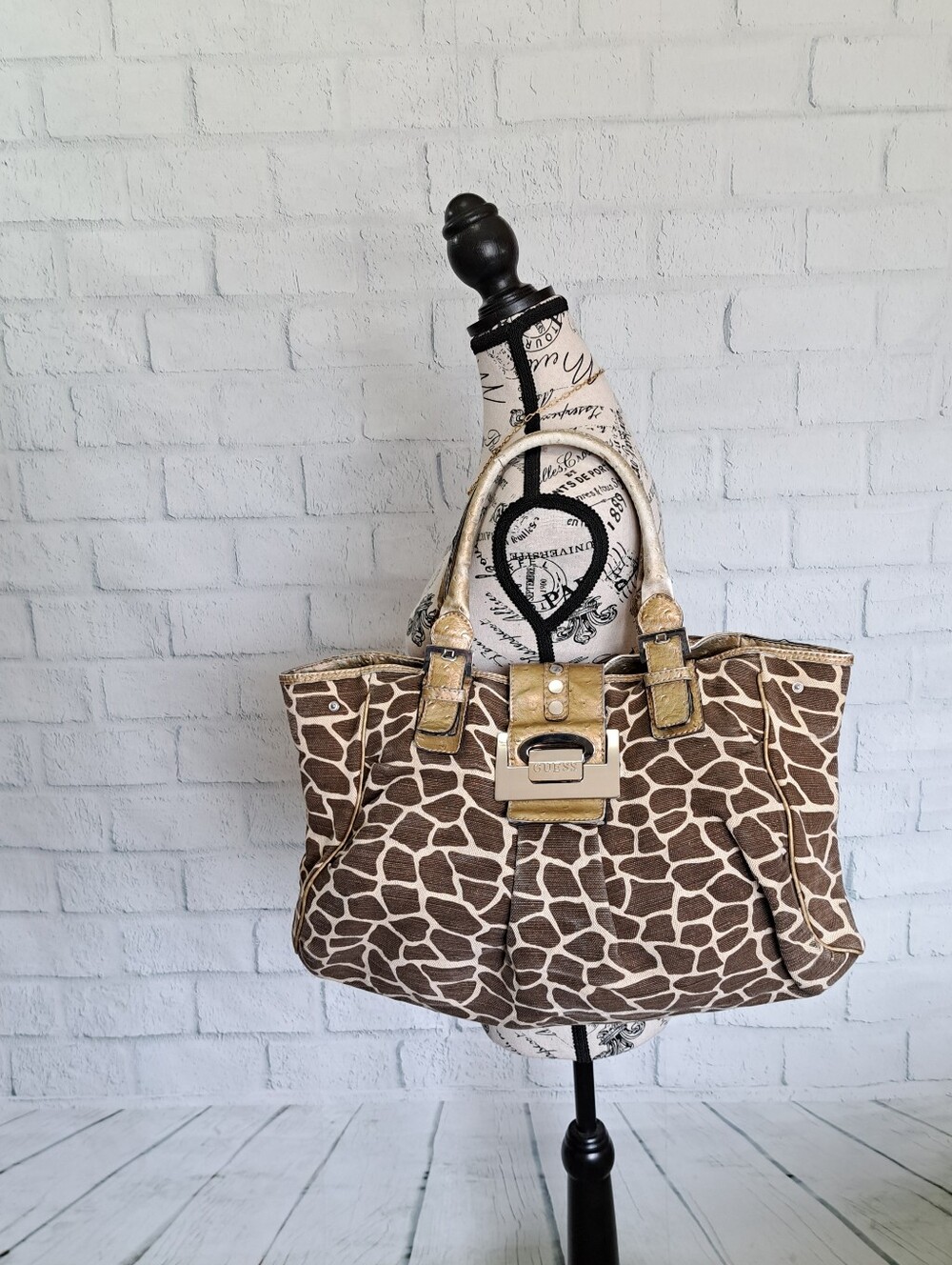 LOWEST. Hot XL Guess Bag